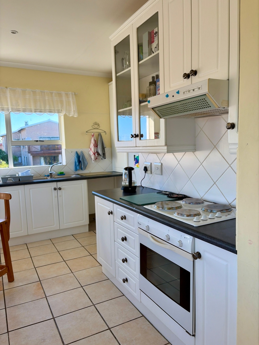 3 Bedroom Property for Sale in Boggomsbaai Western Cape